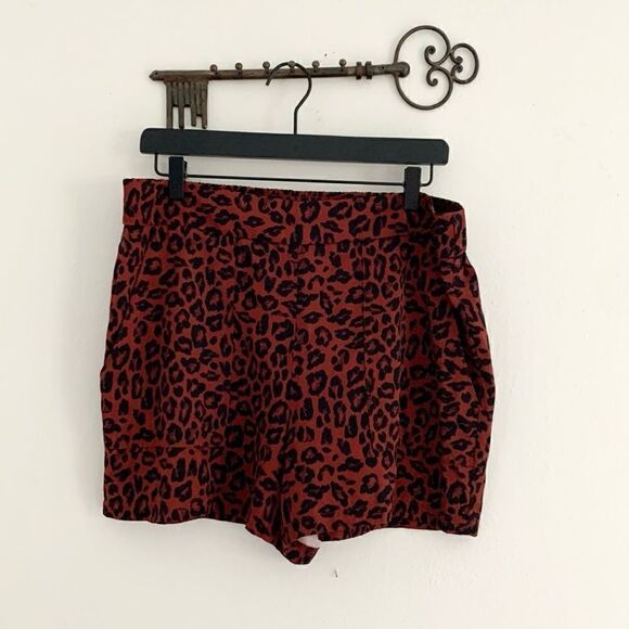 Nine West red black leopard print animal print flat front elastic shorts Large - Picture 1 of 6